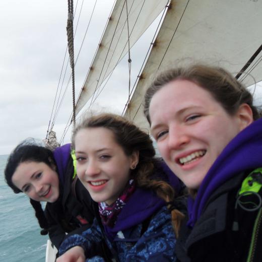 Quakers: a guide for young people Young people sailing